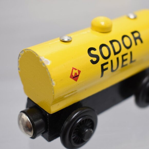 Thomas & Friends Wooden Sodor Fuel Car Magnets Vintage 2001 Wooden Train… - Picture 6 of 7